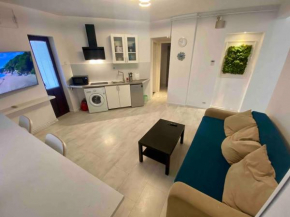 Heart of the City Chic 2-Bedroom Apartment